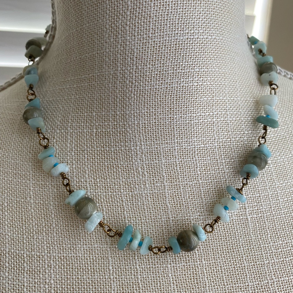 Juego de collar y pulsera hecho de amazónitas y cerámica